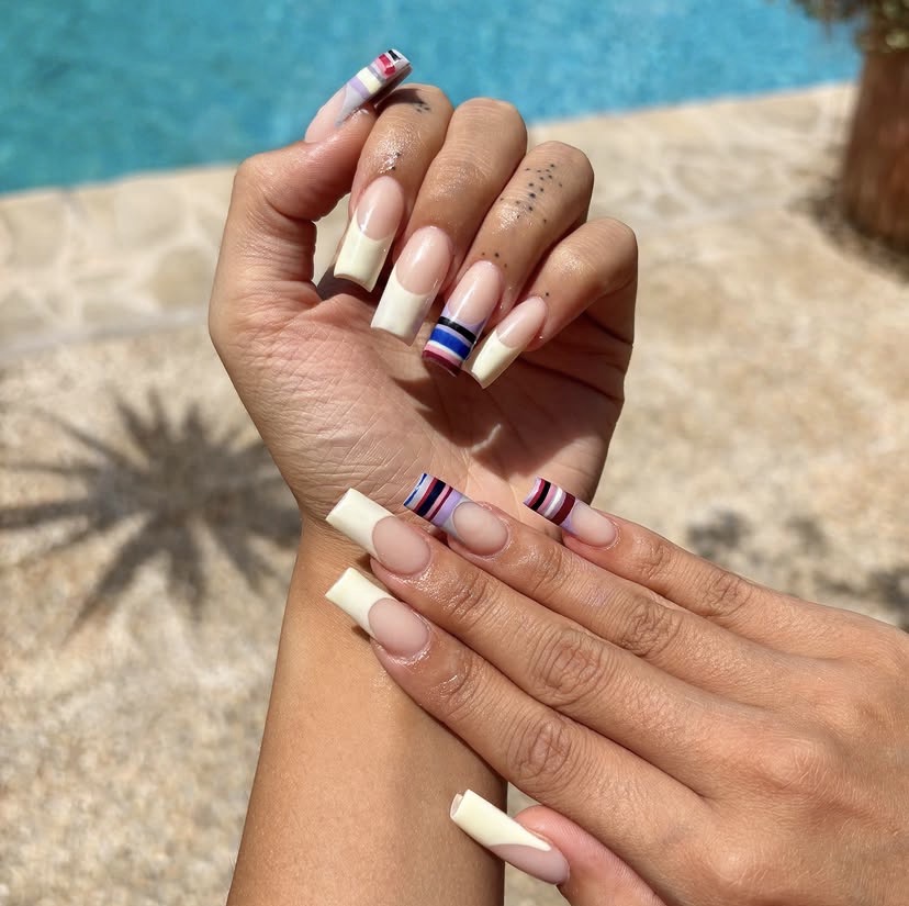 Manicura elegante en Ibiza